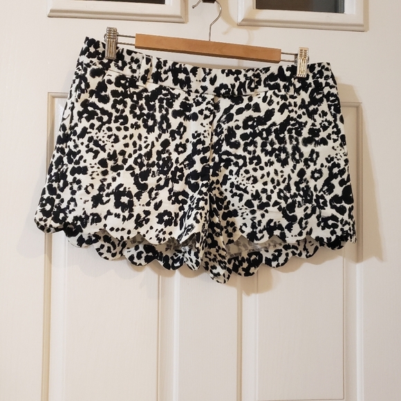 J. CREW Scalloped Hem Animal Print Shorts Size 8 - Picture 1 of 7